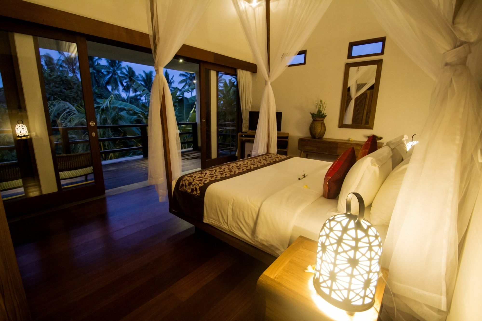 D'legon Luxury